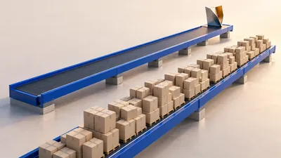 Dos cintas transportadoras azul cobalto en paralelo: una cargada de estibas con cajas de cartón idénticas y la otra completamente vacía salvo por una sola pieza metálica plegada, de interior ámbar, al final del recorrido
