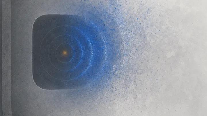 Ondas de sonido en cobalto disolviéndose sobre un fondo neutro frío, con una chispa ámbar apagándose en el centro.